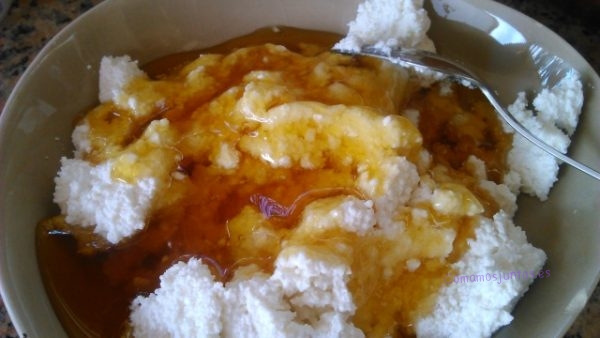 Hojaldre-de-requeson-y-miel-11-600x338.j